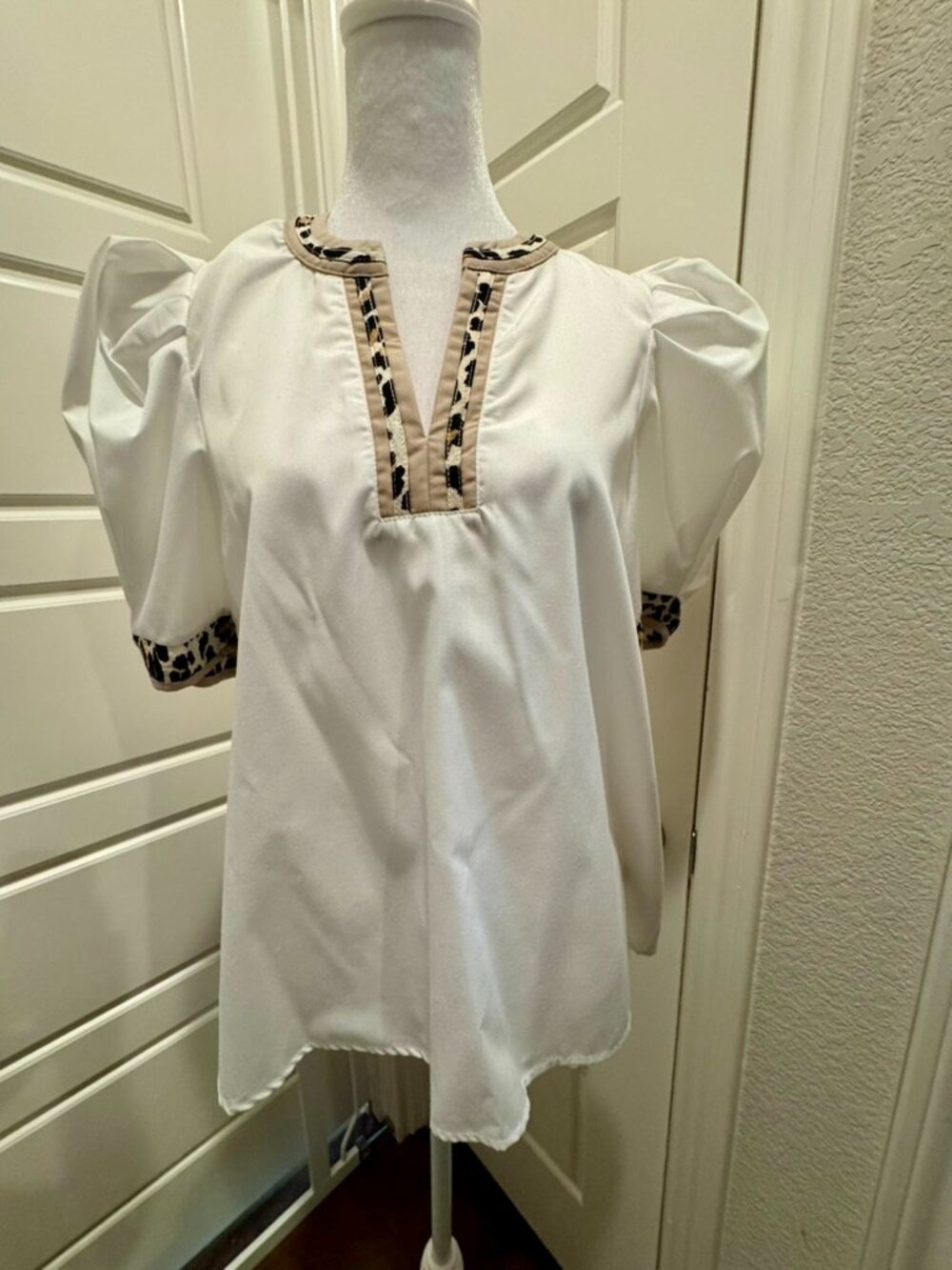 Entro blouse short sleeve white leopard animal print trim V-neck NEW